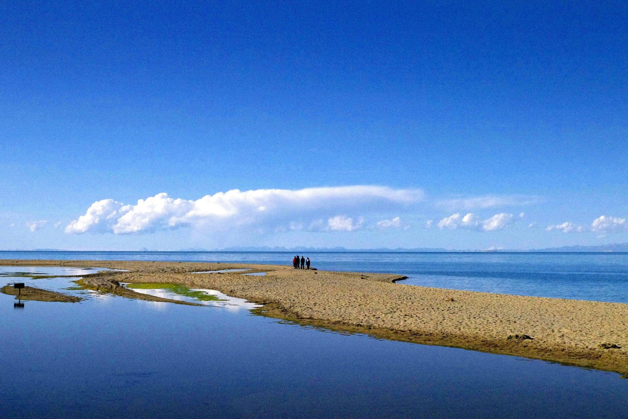 An Overview of the stunning Qinghai Lake